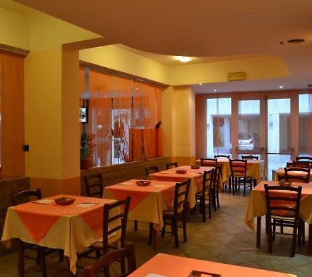Donau Hotell Rimini Eksteriør bilde